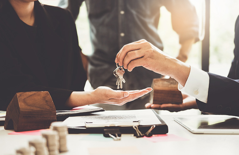 Advantages of Using an Attorney vs. Title Company